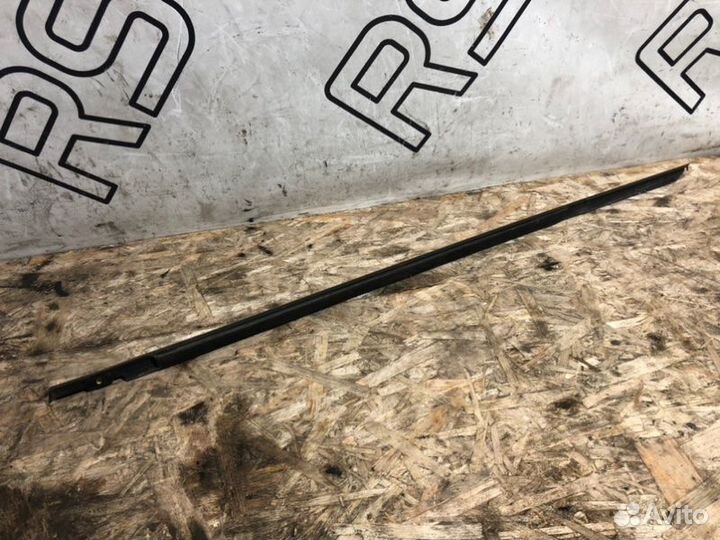 Молдинг стекла двери задний правый Jaguar Xe 1 До