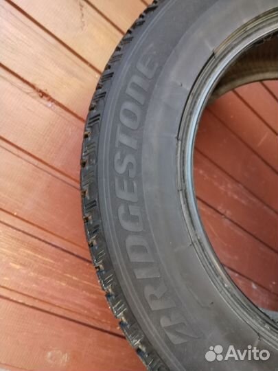 Bridgestone Blizzak Spike-01 235/65 R17 T