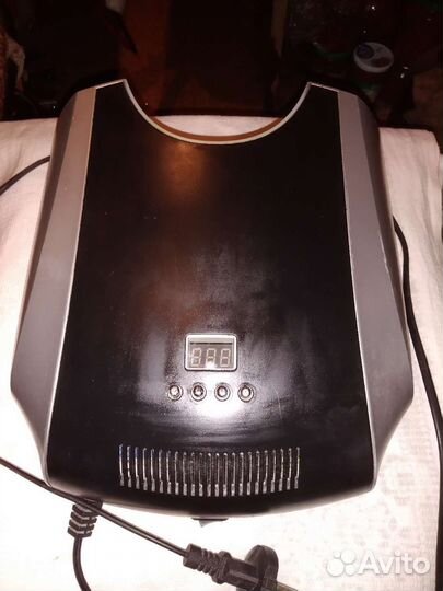 Ультрафиолетовая лампа для ногтей