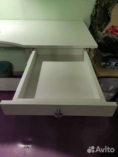 Стол маникюрный с вытяжкой