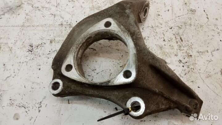 Кулак поворотный передний правый Chevrolet Captiva