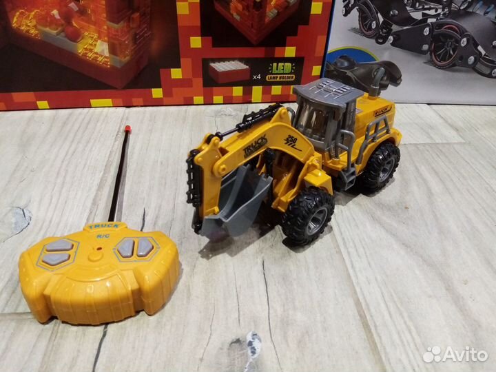 Экскаватор / каток на радиоуправлении