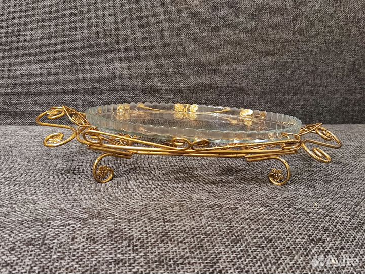 Блюдо на подставке для фруктов