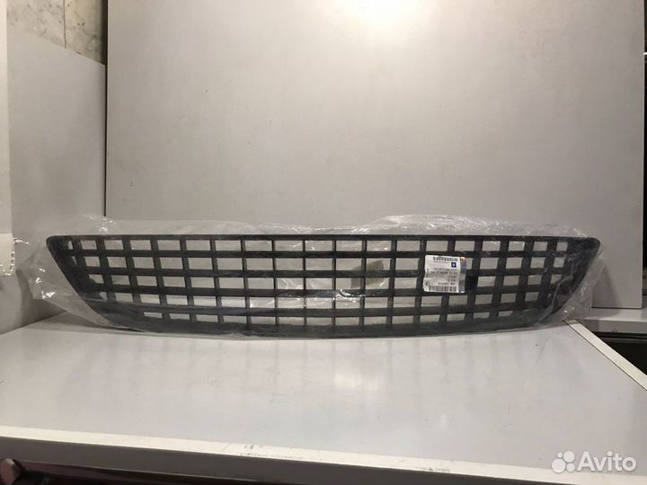 Opel Astra H Решетка переднего бампера центральная