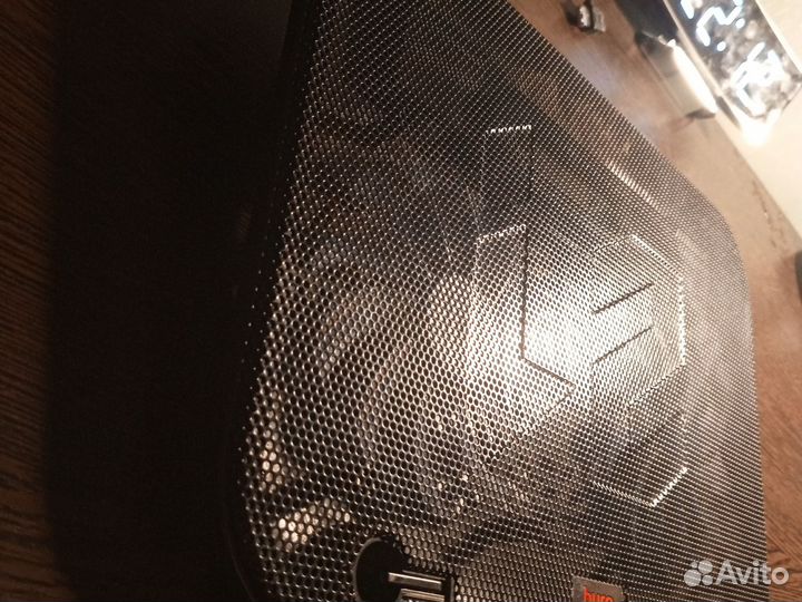 Подставка для ноутбука с системой охлаждения