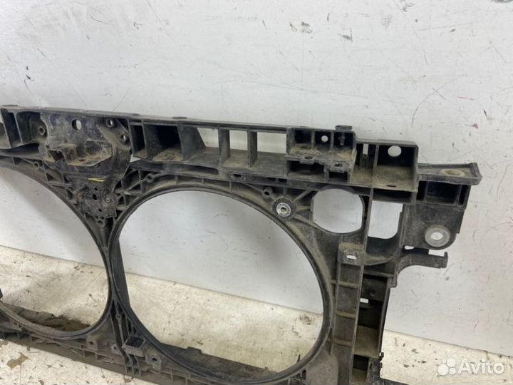 Панель передняя (телевизор) передний Nissan Teana