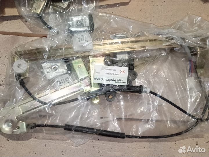 Стеклоподъемник передней двери в сборе