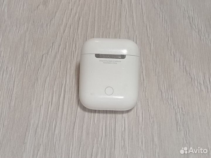 Зарядный кейс беспроводных наушников Apple Airpods