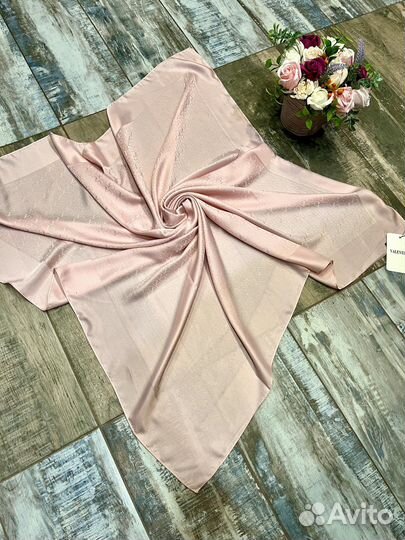 Шелковый однотонный платок Valentino розовый