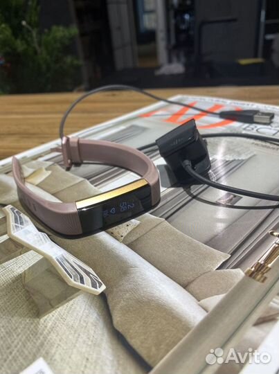 Спортивный браслет с пульсометром Fitbit Alta HR P