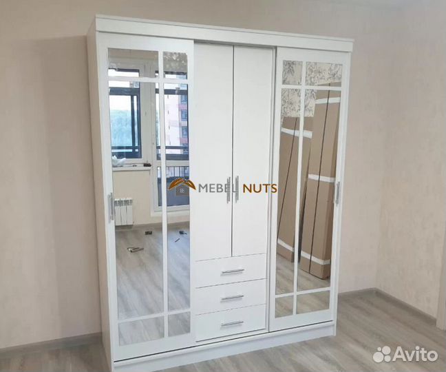 Шкаф купе с зеркалом