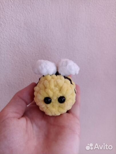 Плюшевый,вязаный заяц