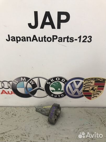 Крепление глушителя заднее левое Audi Q5 8R cdnc