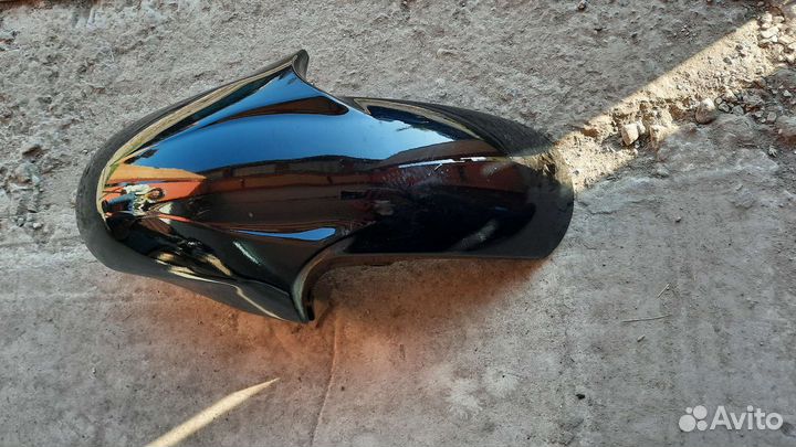 Крыло переднее