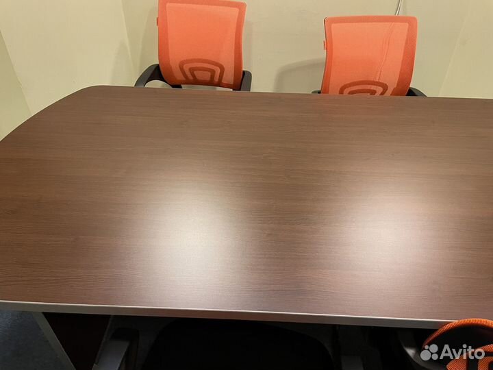 Стол переговорный и стулья