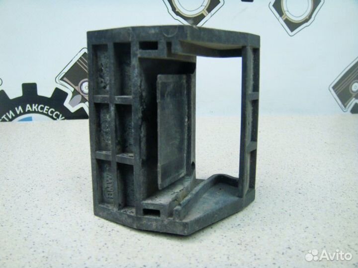 Кронштейн радиатора Bmw X5 Е70