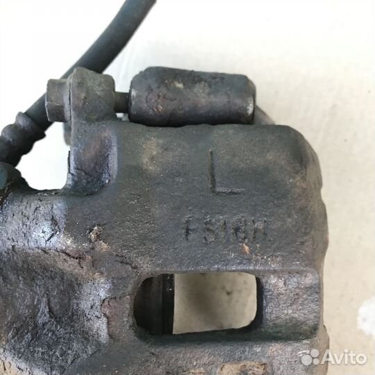 Суппорт передний левый Mitsubishi Lancer, Libero