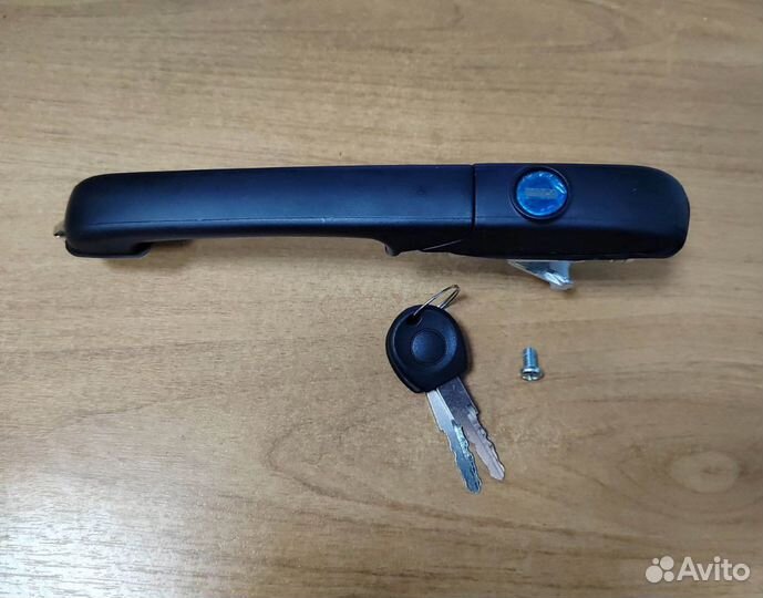 Ручка передней двери левая VW Passat B4