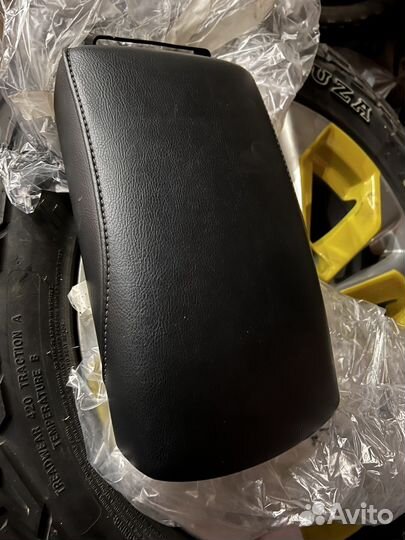 Подлокотник кожа Nisaan Xtrail T32