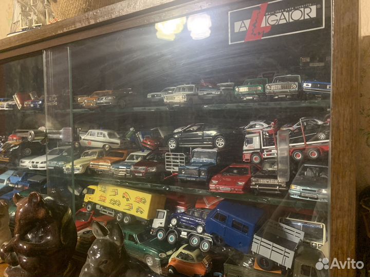 Моделька машины 1 18