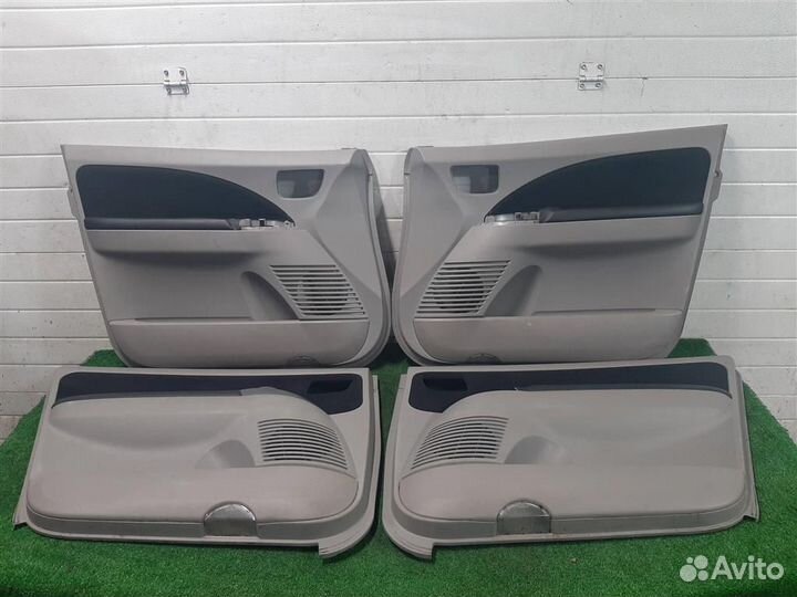 Обшивки дверей комплект Mitsubishi Grandis 2008