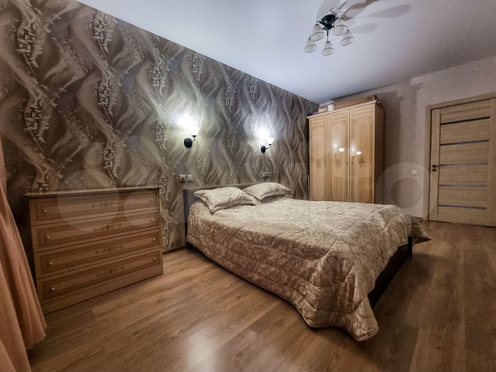 2-к. квартира, 70 м², 1/18 эт.