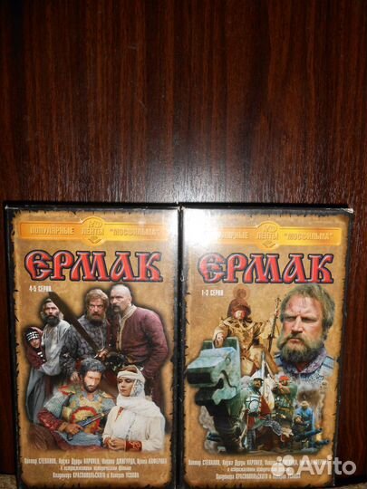 Видеокассеты с фильмами и Мистер Бин