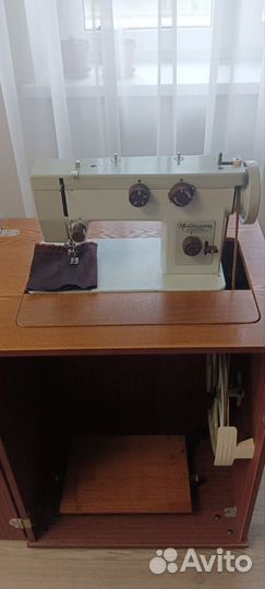 Швейная машина Чайка 143