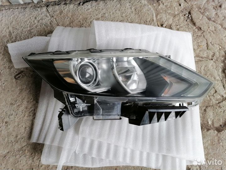 Фара правая Nissan Qashqai J11 (2013)