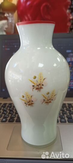 Ваза молочное стекло