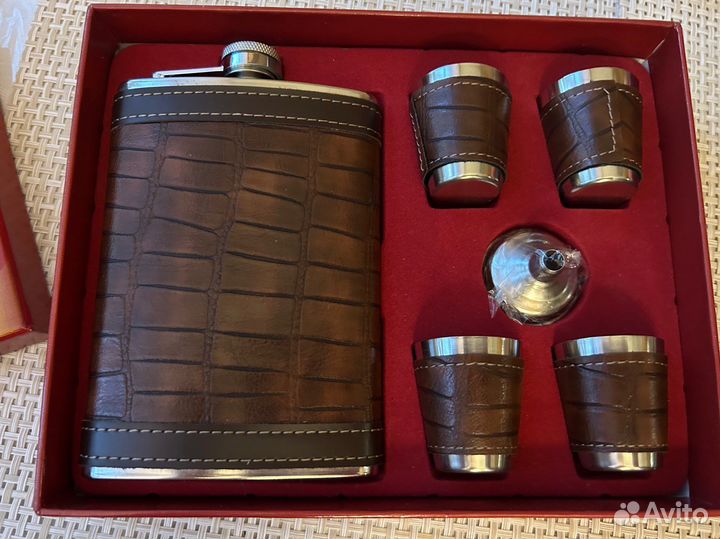 Новый подарочный набор фляжка со стопками