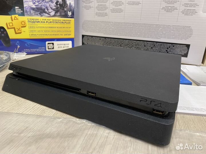 Sony PlayStation 4 PS4 1Tb (2208) +2джоя +30игр