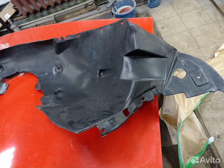 Подкрылок правый Peugeot 301 с дефектом
