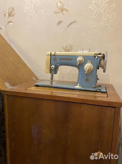 Швейная машина Чайка