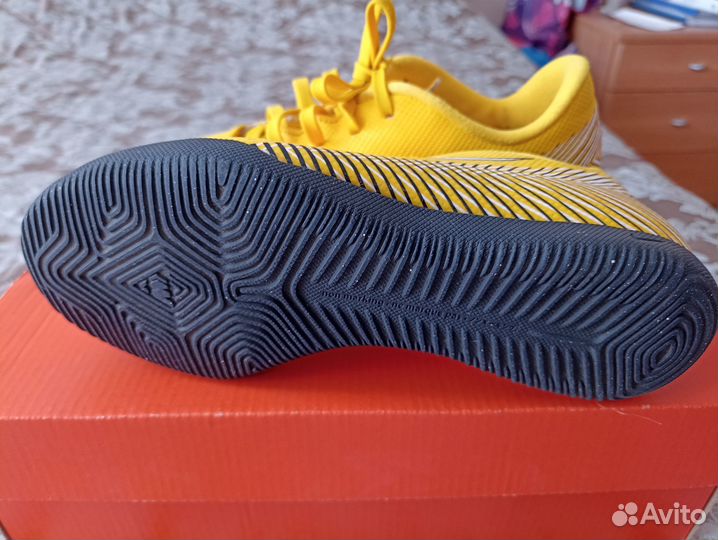 Детские футбольные бутсы 32 размер