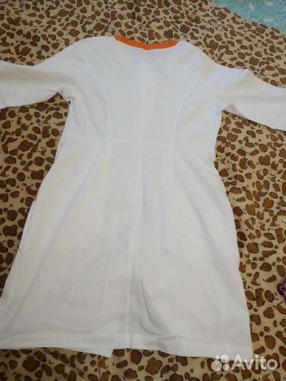 Медицинский халат 50-52 размер состояние нового