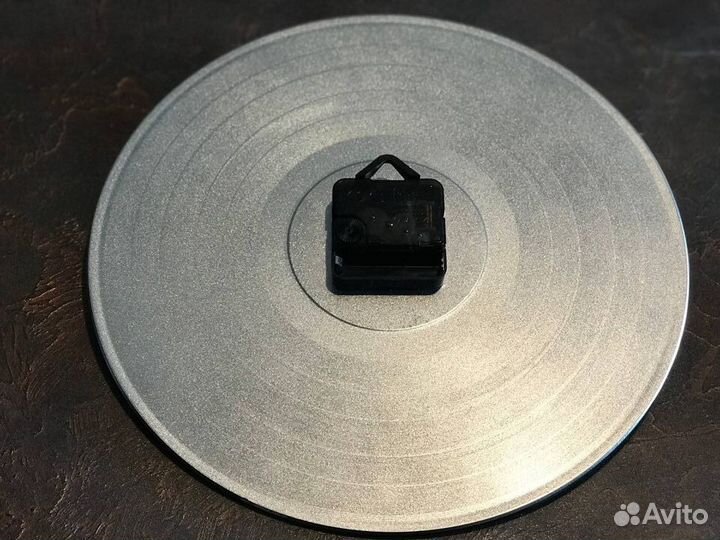 Часы из виниловой пластинки (для любителя походов)