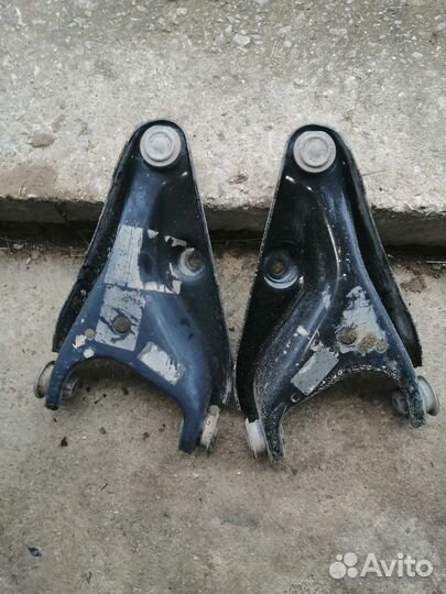 Рычаги нижние на рено сандеро левый и правый