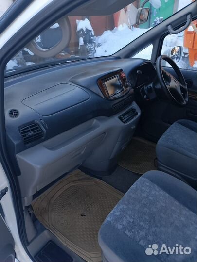 Nissan Serena 2.0 CVT, 2001, 270 000 км