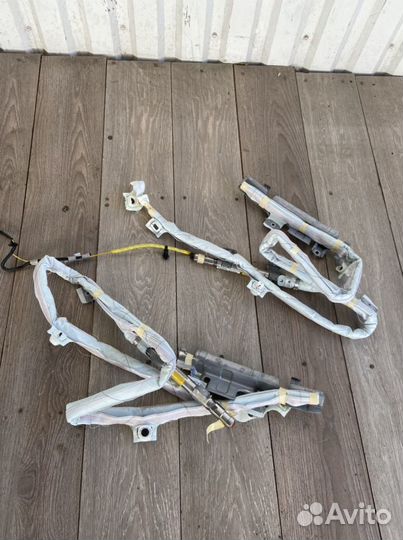 Шторка безопасности левая Toyota Auris E150