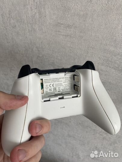 Геймпад Xbox One S