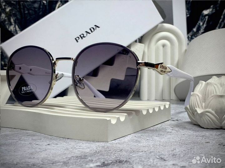 Очки Prada белые солнцезащитные