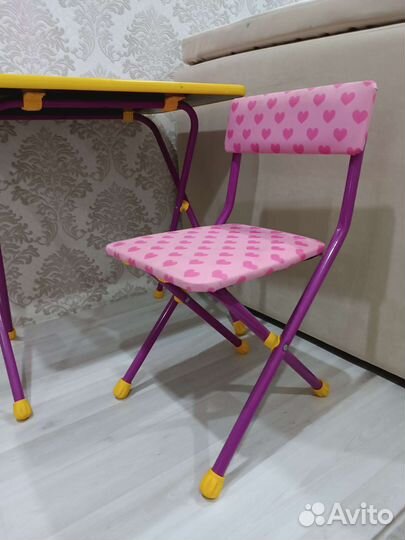 Детский письменный стол и стул