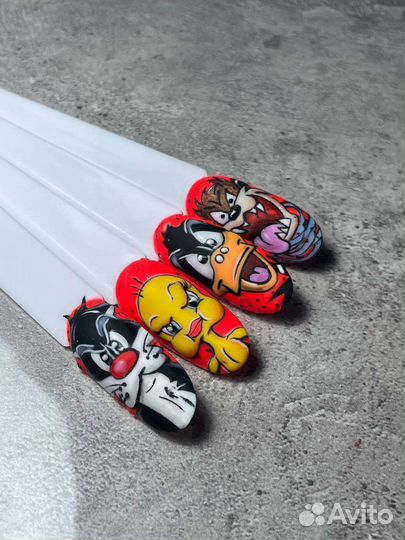 Маникюр, педикюр в студии