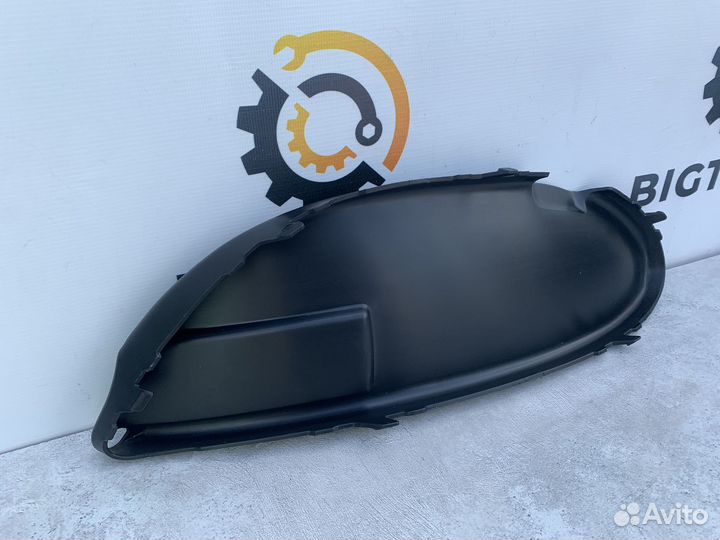 Решетка переднего бампера Mercedes A2228850824