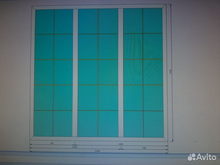 Пластиковое окно с золотыми шпросами