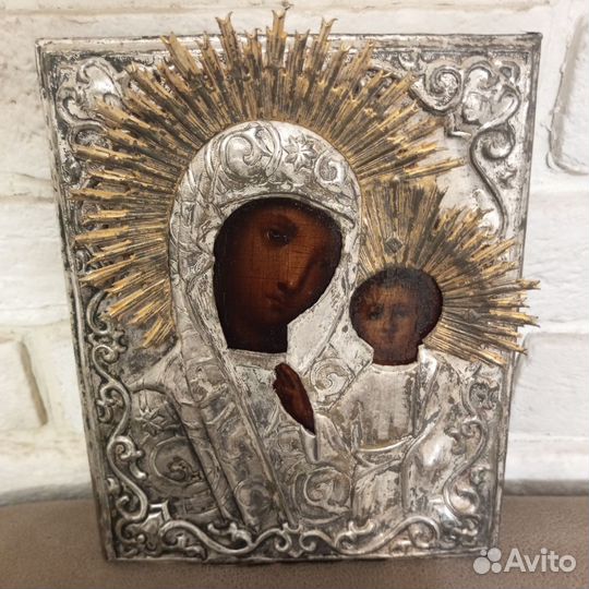 Старинная икона Казанской Б. М.Кованный оклад.19в