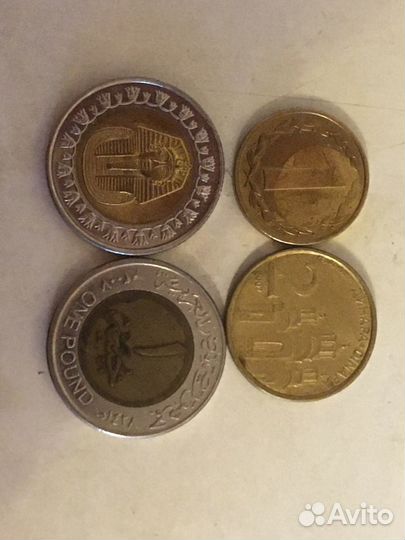 Монеты фунт, динары, жетон казино