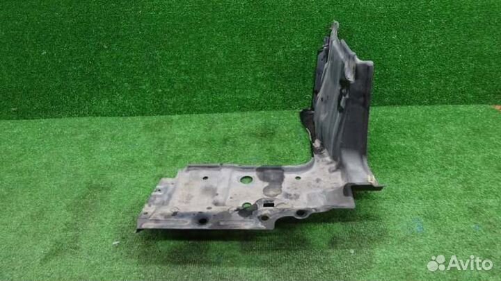 Защита двигателя левая Toyota Wish ZGE20 2ZR-FAE