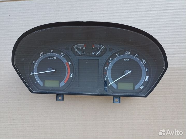 Панель приборов Skoda Fabia
